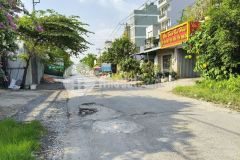 Đất hẻm xe hơi đường bưng ông thoàn, p. phú hữu, quận 9, dt 875m30ty. phía sau có rạch sông