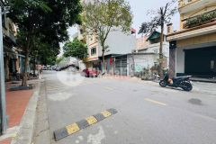 Đất đẹp đường 15m kinh doanh tốt phố quán tình giang biên dt 68.5m2. giá 200 triệu m2