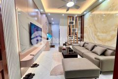 Chỉ 4 tỷ 30m2 quan nhân 5t nhà đẹp ở ngay kinh doanh ô tô đầu tư 0983458219