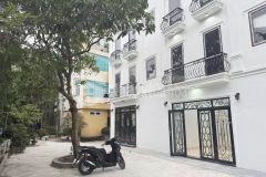 Bán nhà vũ xuân thiều 30m 5tầng mt 6,5m giá 5tỷ.