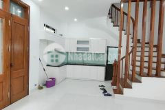 Bán nhà ngõ 23 phố bồ đề, nguyễn văn cừ, 30m2, 5tầng, phân lô, ô tô, nhỉnh 5 tỷ