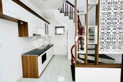 Nhà mới tinh 43m2, đường bát khối, long biên, nhỉnh 5 tỷ, ô tô.