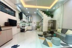 Bạch mai lô góc 3 thoáng, dt 28m 5t giá 5.75 tỷ sổ đỏ nở hậu