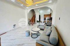 Bán nhà oto đậu trong sân trung tâm tp giá chỉ 6t650.