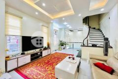 Cần bán nhà nguyễn trãi lô góc thoáng sáng, sân rộng tiện ích