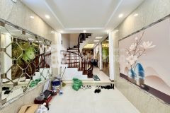 Bán nhà thịnh quang đống đa gần phố tây sơn, ô tô đỗ cửa, nhà 5 tầng nội thất đẹp.