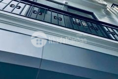 Gần phố, 30m2, đường nguyễn văn cừ, long biên, nhỉnh 5 tỷ.