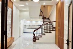 Nhà đẹp hiếm cạnh đường ô tô ngõ phố ngọc thụy dt 43.8m2. giá 6.86 tỷ