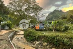 Bán đất bám suối 8.500m² tại mộc châu khuôn viên nhà vườn, gần thác chiềng khoa, giá chỉ 2.x tỷ