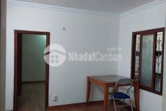 Cho thuê căn hộ tập thể ngọc khánh, ba đình 65m, 2 ngủ, tầng thấp giá 8 triệu