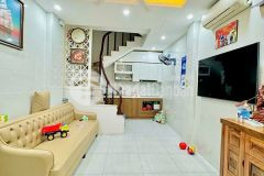 Cho thuê nhà riêng ngõ 255 lĩnh nam, hoàng mai 25m x 5t giá 9.5tr, nhà đẹp, full đồ