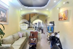 Bán nhà sát vách xã đàn, quận đống đa, hơn 6 tỷ, dân xây, k.doanh nhỏ, sđcc