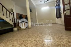 Cho thuê nhà ngõ ô tô thịnh hào 1 đống đa 50m x 3.5t giá 12tr, ở nhóm, gia đình