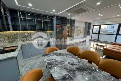 Nhà đẹp ở sướng kinh doanh tốt ngõ phố trạm long biên dt 56m2. giá 16.8 tỷ