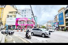 Cần bán căn nhà vị trí trung tâm mặt tiền đầu đường hai bà trưng, ngang đến 9,5m giá rẻ đà lạt