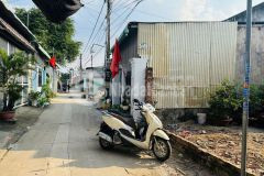 Chủ cắt máu 200triệu bán gấp miếng đất lọt lòng kdc đông kín dt 140m2 sổ sẵn