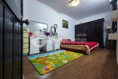 Cho thuê căn hộ tập thể ngọc khánh, ba đình, 90m2, 3 ngủ full nội thất, sân vườn rộng, ô tô đỗ cửa