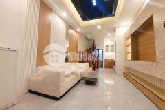 Nhà đẹp mê ly lĩnh nam gần hồ không khí trong lành yên tĩnh đầy đủ nội thất mới koong 5 tầng