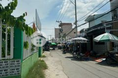 Nhà góc 2 mặt tiền đường 898 phú hữu dt 72m giá tốt