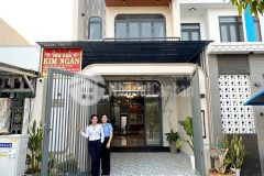 Cg nhà đẹp 1 trệt 2 lầu có sân thượng kdc phú an 272m2