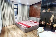 Bán nhà phân lô yên lạc 5 tầng thang máy long lanh ô tô đỗ cửa vào nhà hai bà trưng