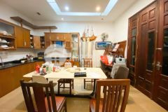 Nhà riêng, gần phố, diện tích rộng, vị trí đẹp phố yên lãng, đống đa. 0911554873.