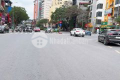 Nhà dân xây nguyễn văn cừ 120m, 5t, mt6m, gara, thang máy, ô tô thông, gần đường 40m.