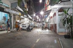 Bán nhà ngay q.1 xe hơi đỗ cửa 3 tầng vào ở ngay