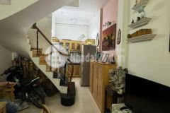 Bán nhà ngõ 41 thịnh quang thái hà, ngõ hai xe máy, gần phố dt 26m4 tầng5.5 tỷ