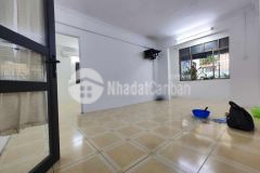 Cho thuê căn hộ tập thể ngọc khánh, ba đình, 62m2, nhà đẹp 3 mặt thoáng, ô tô đỗ chân cầu thang