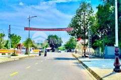 Chỉ 6,4trm2 sở hữu ngay lô đất 2 mặt tiền ngay trung tâm thị trấn đường ô tô.