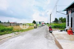 Dư miêng đât cân ban 180m2 gân câu chơ đêm binh chanh