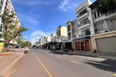 Làm việc chính chủ cần bán căn nhà mặt tiền đường d2 man thiện gía tốt nhất thị trường