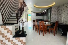 Giá 10 triệu cho thuê nhà trệt 2 lầu mới đẹp có nội thất kdc giáp nam long