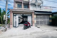 Ban nha gân ubnd xa binh chanh 100m2 hem xe tai 1ty080tr