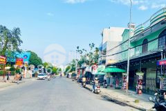 Gấp gấp lô hàng kín 2 mặt tiền đường 8m2 bên trường học sát ql1ashr