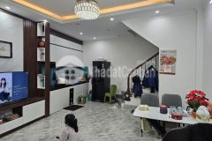 Bán nhà bồ đề,long biên 5 tầng,30m,mt4.5m oto đỗ cổng nhỉnh 5 tỷ