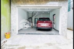 Nhà mới lô góc ngõ thông ô tô 7 chỗ vào nhà gần hồ.bát khối long biên dt