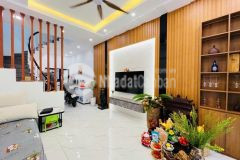 Bán nhà ngõ 144 quan nhân 41m2, lô góc 3 mặt thoáng, tặng full nội thất, gần ô tô.