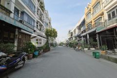 Bán nhà mặt tiền lê văn lương, nhà bè 4 tầng, mới đẹp, vào ở ngay