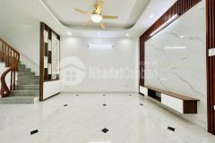 Hiếm nhà đẹp ngô gia tự long biên 30m2 x mt 6m, sẵn dòng tiền ô tô đỗ cổng 4.7 tỉ khu