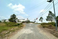 Cg. nền đẹp gần góc đường số 7 khu đông phú 100m2 h. đông bắc sổ hồng thổ cư