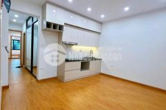 Cho thuê nhà tập thể mặt đường nguyễn chí thanh, đống đa 70m, 3 ngủ, full đồ giá 12tr