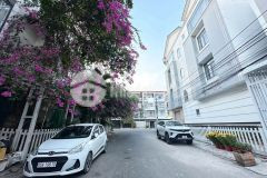 Nhà 1 trệt 2 lầu 4 phòng ngủ trục chính kdc long thịnh