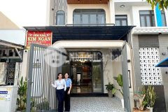 Nhà đẹp 1 trệt 2 lầu có sân thượng kdc phú an