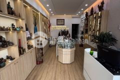 Cho thuê tầng 1 mặt phố trần quốc hoàn, cầu giấy, kinh doanh sầm uất 62m, vỉa hè 5m