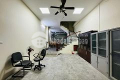 Bán nhà 5 tầng giải phóng hoàng mai rất gần mặt phố, ôtô đỗ cửa, kd văn phòng, chỉ 10 tỷ.