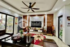 2 oto tránh oto đỗ cửa nhà có gara an cư cực đỉnh.