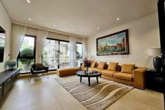 Tôi bán nhà lô góc mặt phố mậu lương sầm uất gần phố hoàng công 55m2 chỉ 13.9 tỷ. lh 0989626116