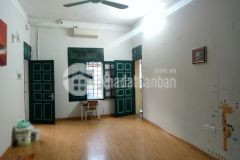 Nhà tập thể đẹp ngõ giáp bát, ô tô đỗ chân tập thể, 90m2, giá 3.6 tỷ